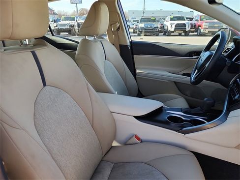 Used 2021 Toyota Camry LE w/ Convenience Package image 19