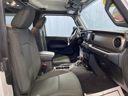 Certified 2020 Jeep Wrangler Sport image 31