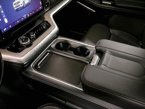 Certified 2025 Ford Expedition Max Platinum AWD/4WD image 16