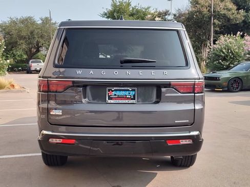 Used 2024 Jeep Wagoneer L Series II w/ Flexible Seating Group RWD image 4