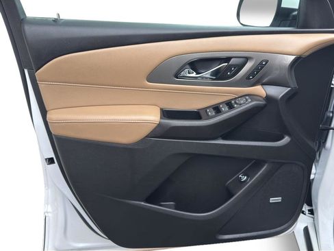 Used 2023 Chevrolet Traverse Premier image 8
