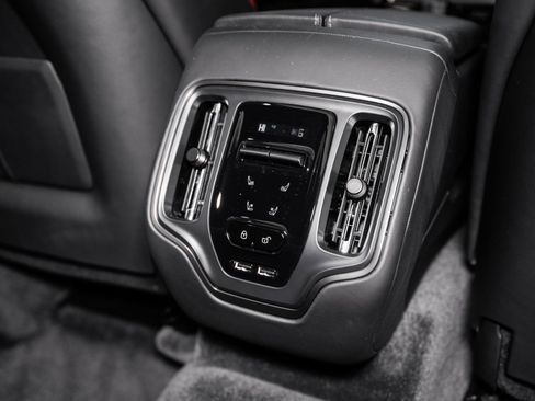 Used 2025 Aston Martin DBX 707 image 19