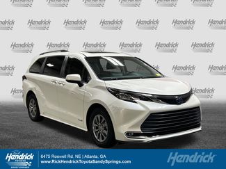 Used 2021 Toyota Sienna XLE FWD video 1