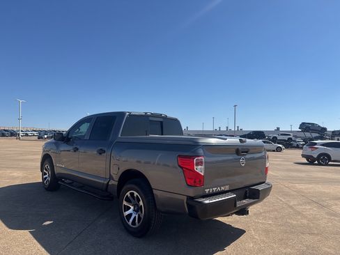 Used 2019 Nissan Titan S image 17