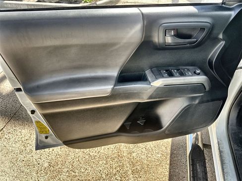 Used 2017 Toyota Tacoma SR5 image 21