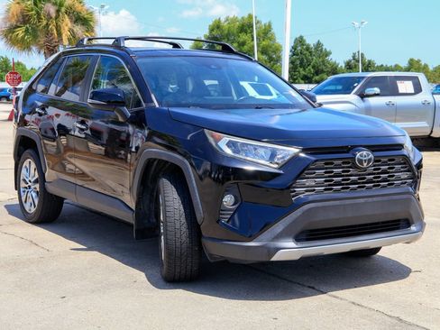 Used 2019 Toyota RAV4 Limited FWD image 26
