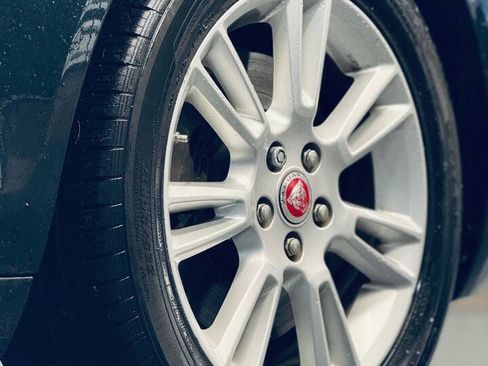 Used 2017 Jaguar XE Premium image 18