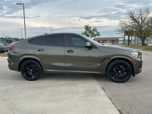 Used 2021 BMW X6 sDrive40i w/ M Sport Package image 9