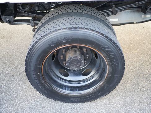 Used 2015 Ford F550 2WD Regular Cab Super Duty image 22