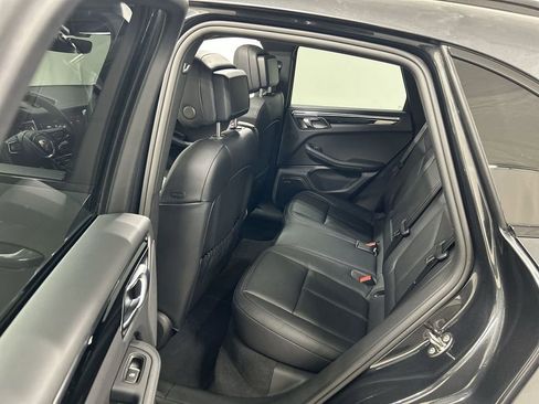 Certified 2025 Porsche Macan AWD/4WD image 22
