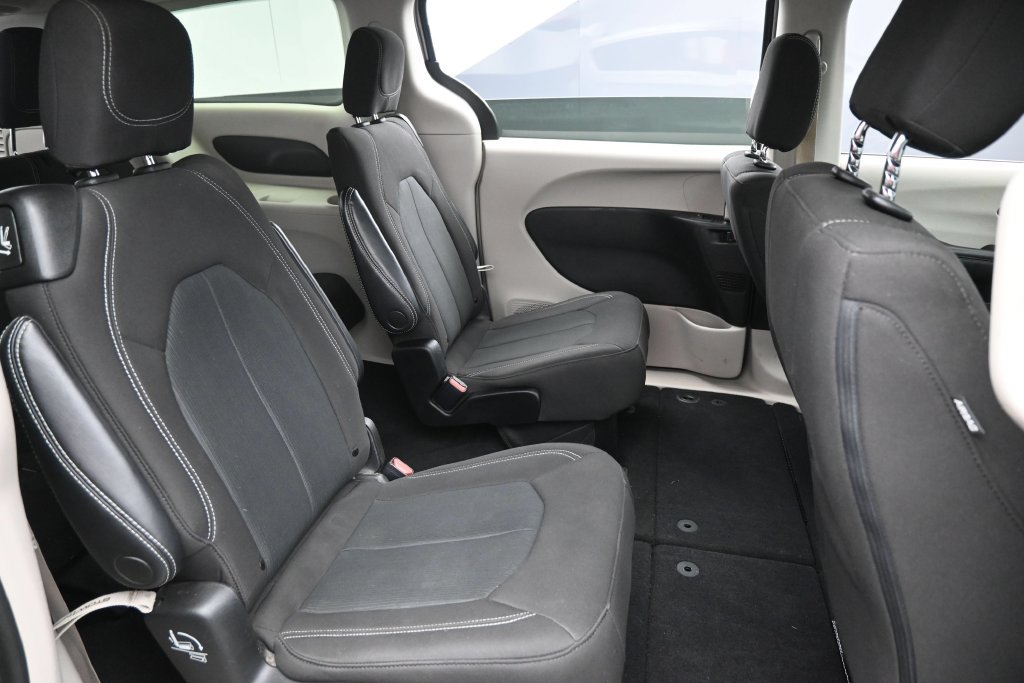 Used 2022 Chrysler Voyager LX FWD image 28