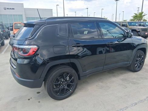 New 2026 Jeep Compass Latitude image 7