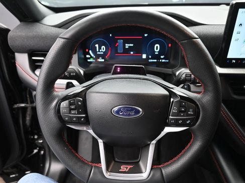 Certified 2025 Ford Explorer ST image 29