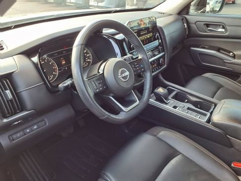 Used 2023 Nissan Pathfinder SL FWD image 16