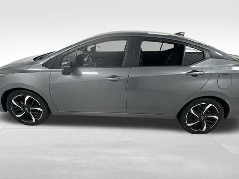 Used 2025 Nissan Versa SR image 6