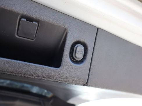 Used 2019 Chevrolet Tahoe Premier AWD/4WD image 40