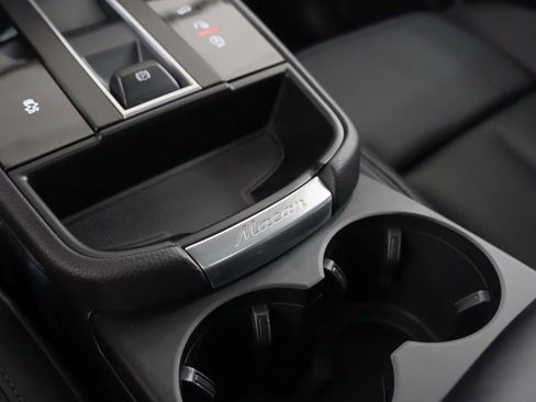 Certified 2025 Porsche Macan image 34