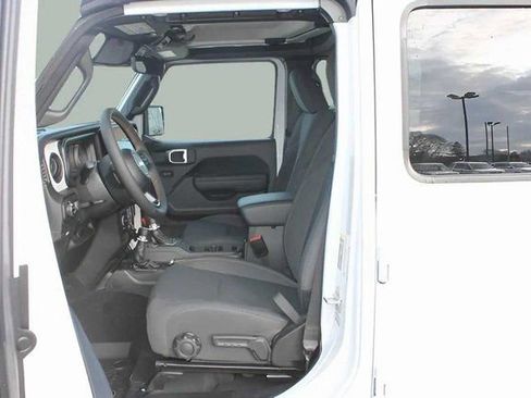 New 2024 Jeep Gladiator Sport image 18