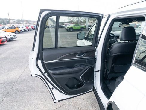 New 2026 Jeep Grand Cherokee Limited image 11