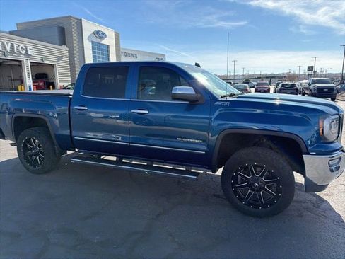 Used 2018 GMC Sierra 1500 SLT w/ SLT Premium Package image 3