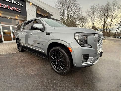 Used 2024 GMC Yukon XL Denali w/ Advanced Technology Package image 7