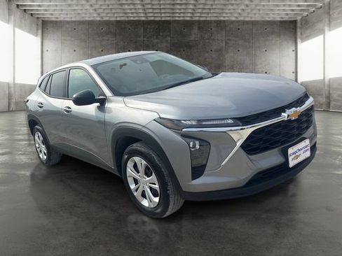 Used 2026 Chevrolet Trax LS FWD image 3