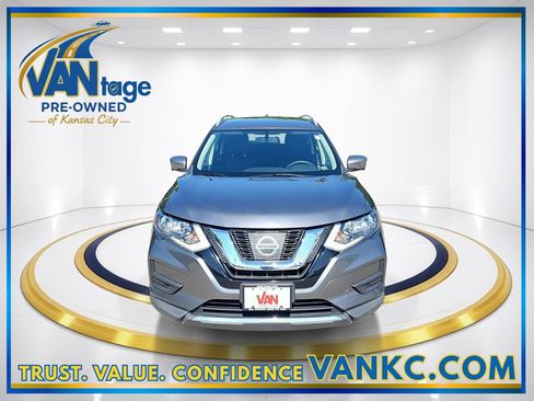 Used 2017 Nissan Rogue SV w/ SV Premium Package AWD/4WD image 2
