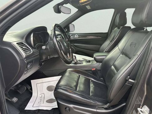 Used 2018 Jeep Grand Cherokee Overland AWD/4WD image 9
