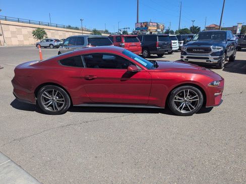 Used 2018 Ford Mustang Coupe RWD image 5