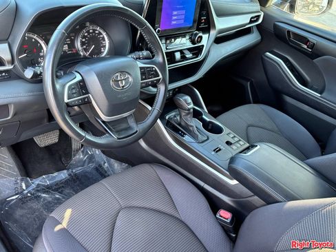 Certified 2025 Toyota Highlander LE FWD image 20