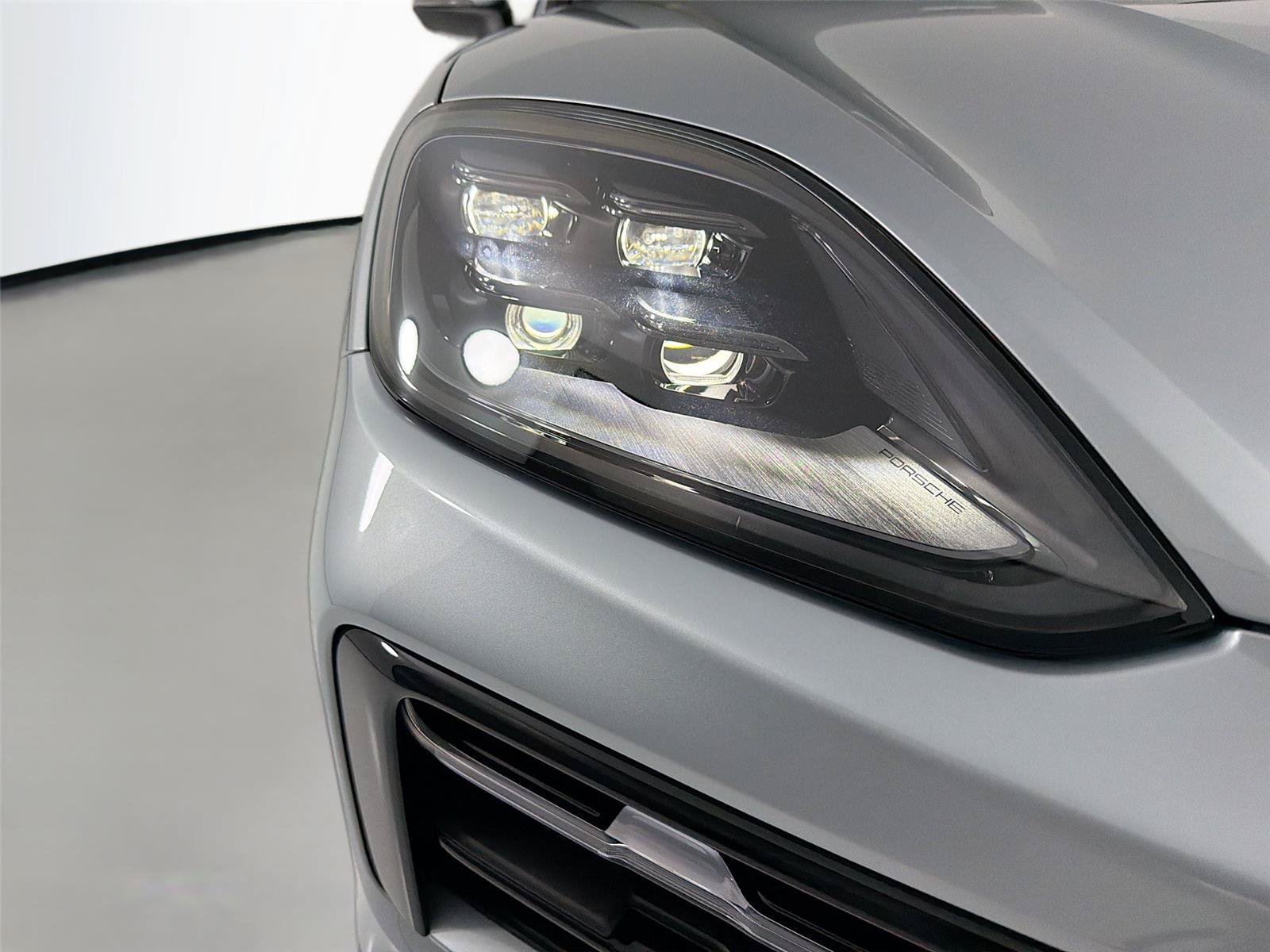 Used 2026 Porsche Cayenne Coupe AWD/4WD image 28
