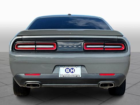 Used 2019 Dodge Challenger SXT RWD image 4