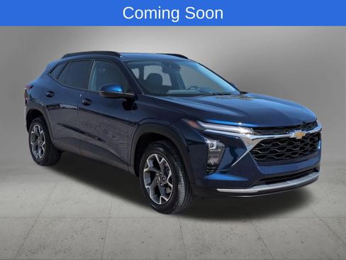 Used 2024 Chevrolet Trax LT w/ Driver Confidence Package FWD image 8