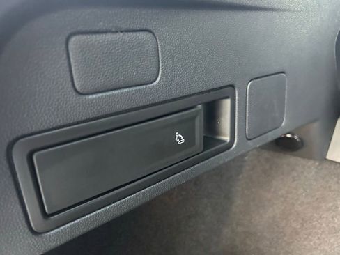 Used 2021 Volkswagen Tiguan SE R-Line image 44