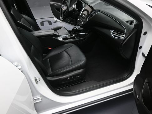 Used 2017 Chevrolet Malibu LT w/ Leather Package FWD image 20