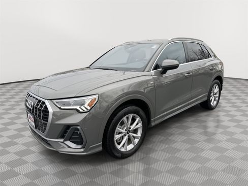 Used 2024 Audi Q3 2.0T Premium image 1