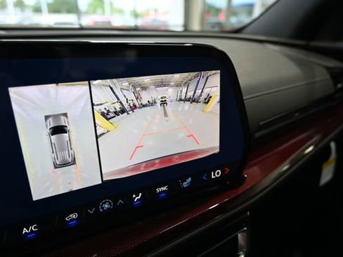 New 2026 Chevrolet Traverse Z71 w/ Driver Confidence Package AWD/4WD image 17