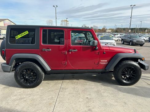 Used 2013 Jeep Wrangler Unlimited Sport image 4