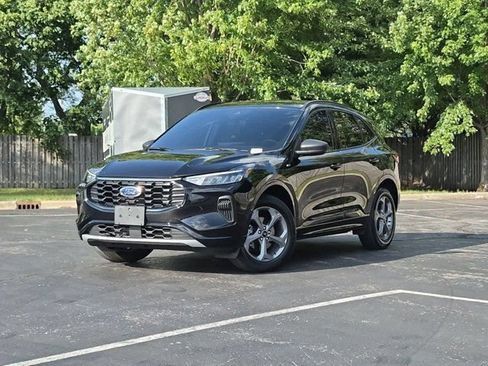 Used 2023 Ford Escape ST-Line w/ Tech Pack #1 AWD/4WD image 2