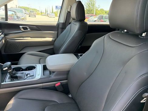 New 2026 Kia Carnival FWD image 17