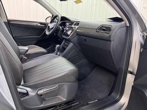 Used 2022 Volkswagen Tiguan SE image 28