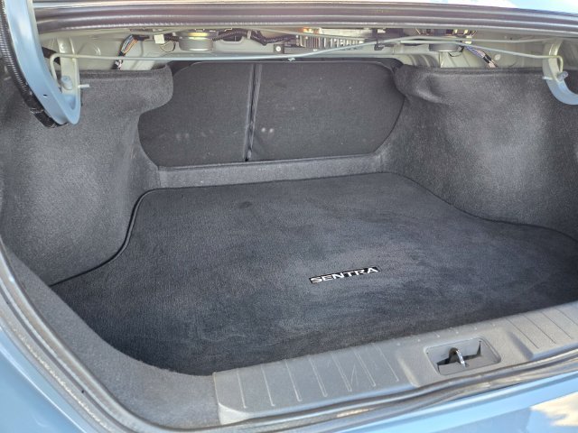 Used 2025 Nissan Sentra SR w/ SR Premium Package FWD image 17