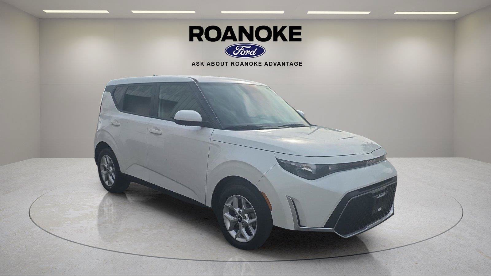 Used 2025 Kia Soul LX FWD image 7