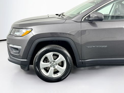 Used 2019 Jeep Compass Latitude w/ Cold Weather Group AWD/4WD image 39