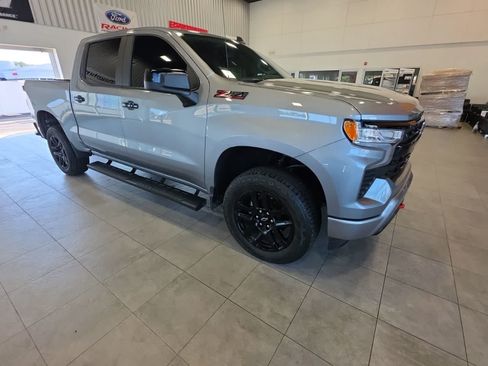 Used 2025 Chevrolet Silverado 1500 LT Trail Boss w/ LPO, Dark Essentials Package AWD/4WD image 6