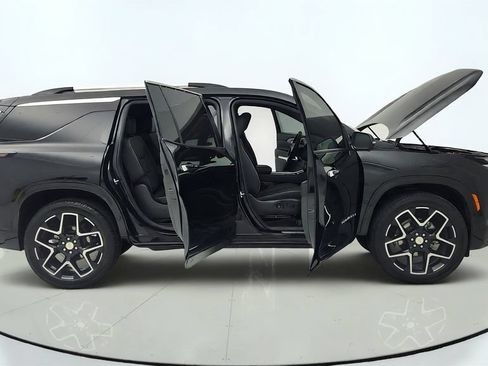 Certified 2025 Chevrolet Traverse High Country w/ LPO, Floor Liner Package AWD/4WD image 15