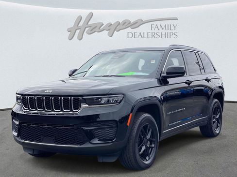 Certified 2023 Jeep Grand Cherokee Laredo w/ Luxury Tech Group I image 9