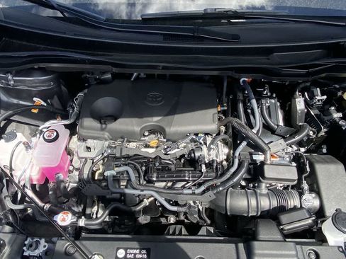 Used 2025 Toyota Sienna LE FWD image 25