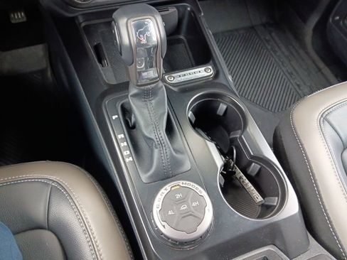 Used 2025 Ford Bronco Outer Banks AWD/4WD image 17
