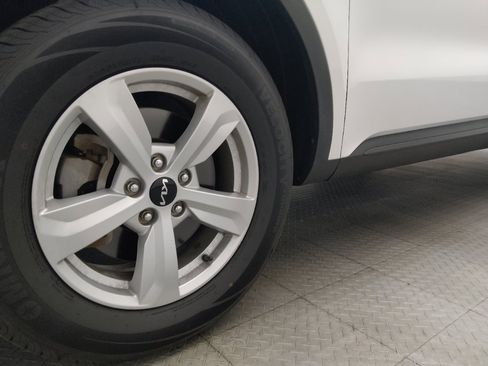 Used 2022 Kia Sorento LX AWD/4WD image 31